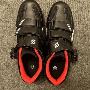 Peloton Womens Cycling shoe size 38 (women’s size 7) Never worn. Cleats included